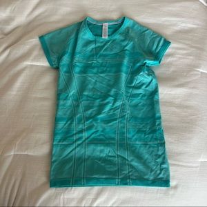 Ivivva short sleeve athletic top